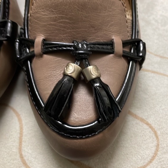 Joan & David Taupe & Black Leather/Patent Pumps - Picture 7 of 8